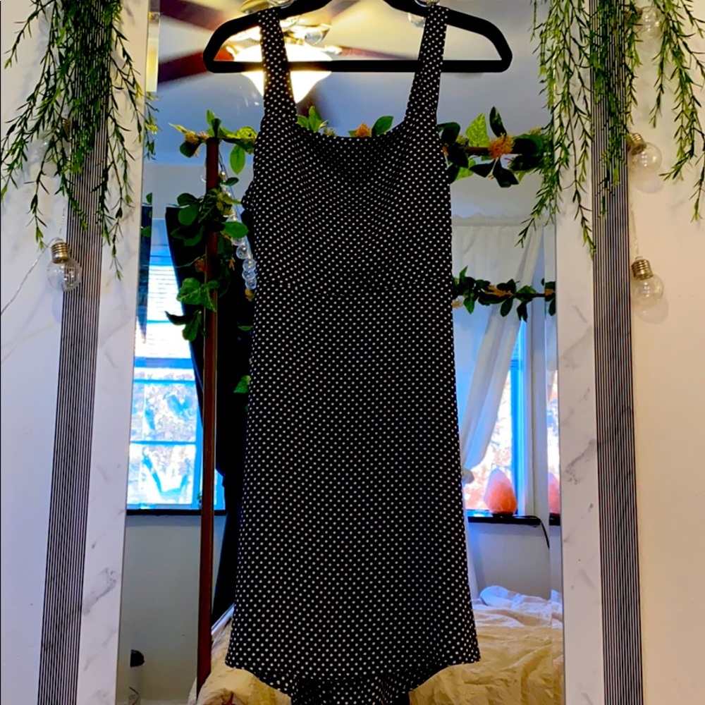 Black and white spotted dress.